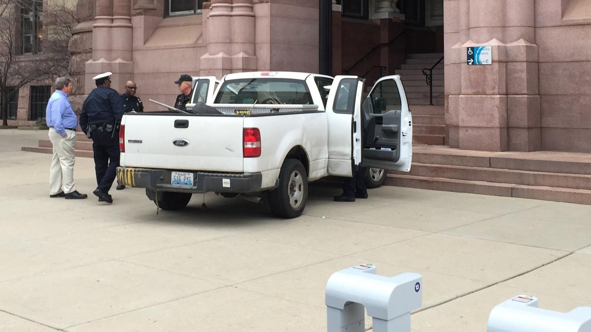 Business owner tries to drive pickup truck up Cincinnati City Hall