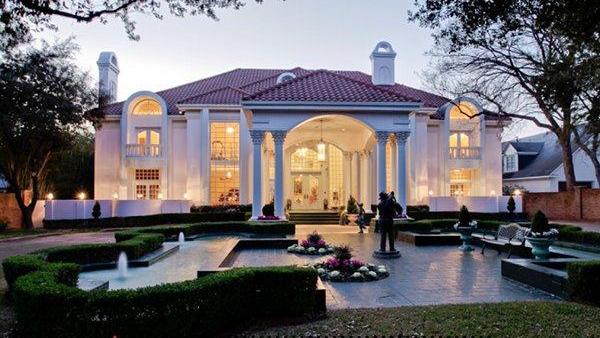 Exclusive Famed Mary Kay Pink Mansion Under Contract By Dallas The Evening Light Highlights Pink Hue Of Former Mary Kay Ash Mansion In Dallas