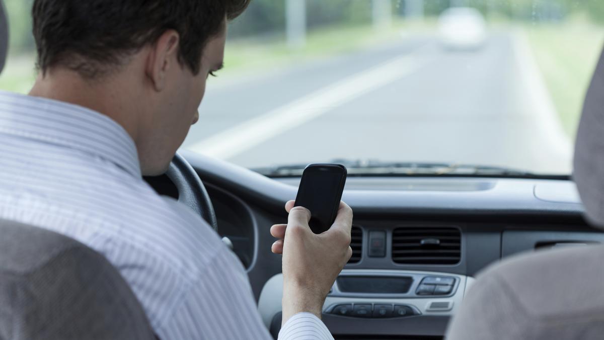 Police get creative to stop texting and driving Kansas Police get creative to stop texting and driving Kansas