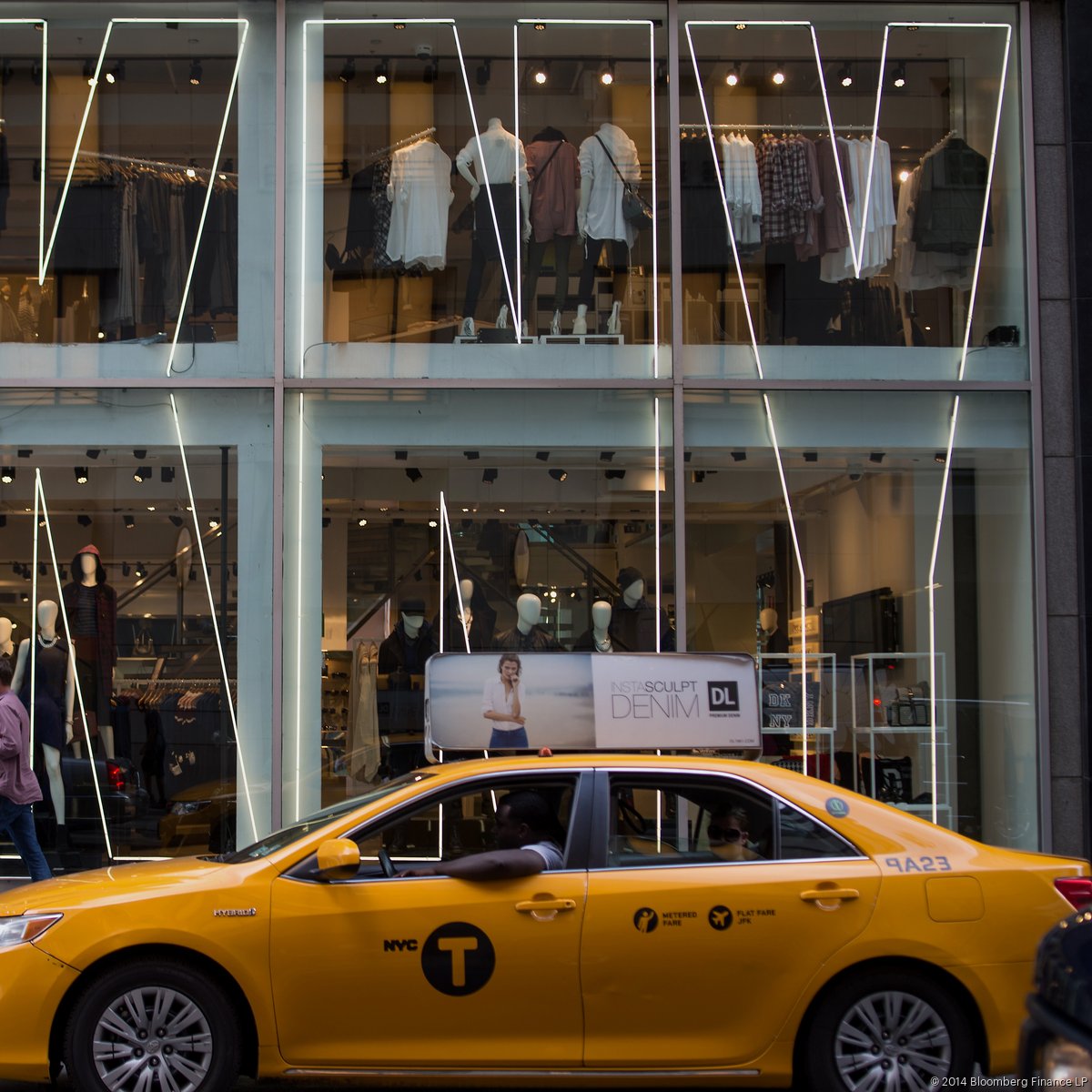 LVMH Sells Donna Karan Brand to G-III for $650 Million - WSJ