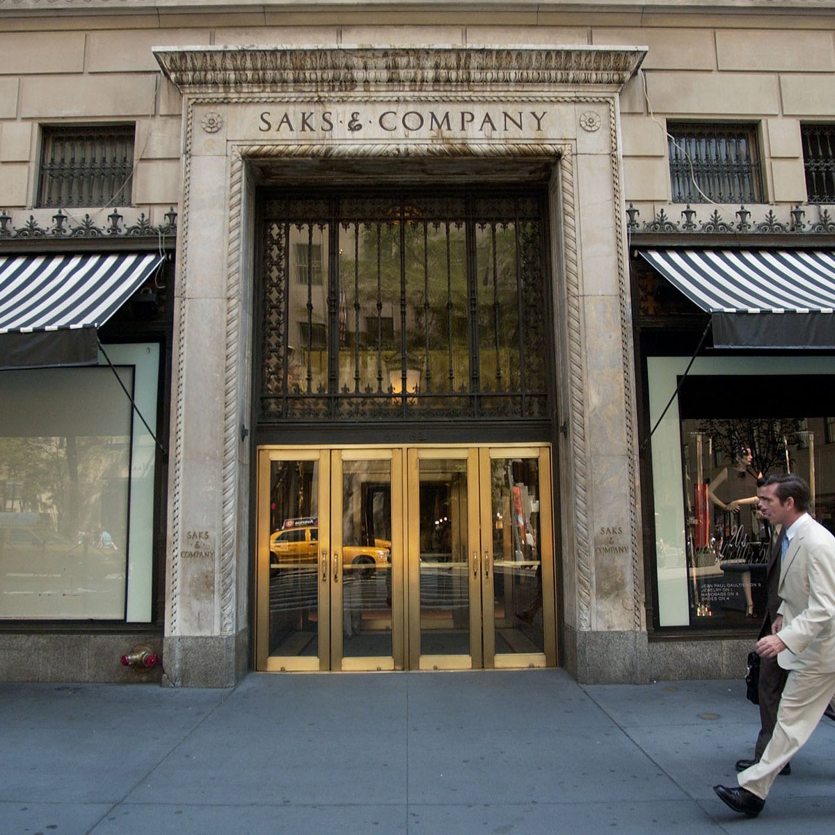 American Dream allure coaxes Saks out of Short Hills - New York