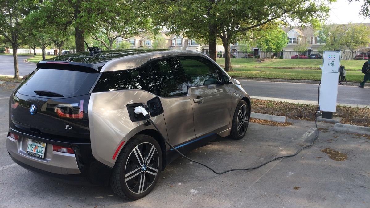 BorlandGroover Clinic adds free electric vehicle charging stations
