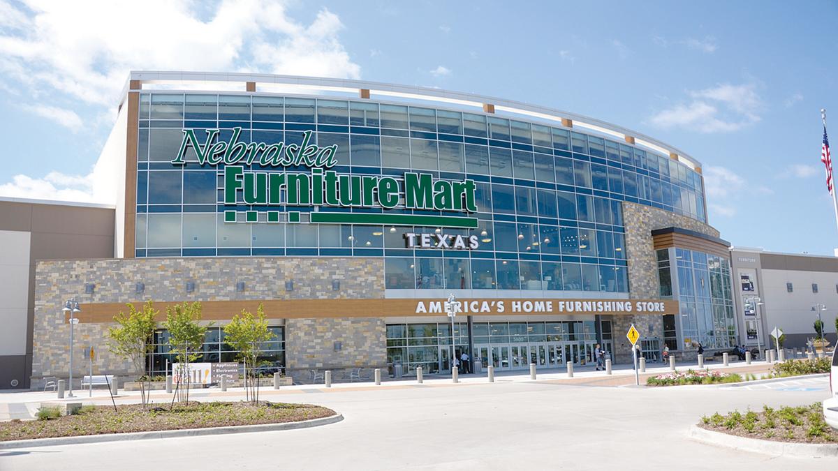 Nebraska Furniture Mart poised for profit as Warren Buffet&#39;s Berkshire Hathaway expands ...