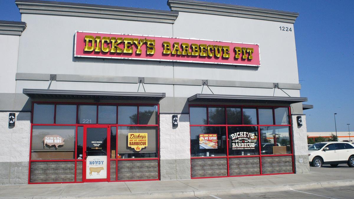 Texas barbecue chain Dickey’s Barbecue Pit expanding to Hawaii with 5