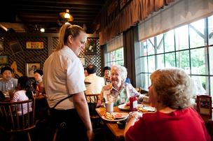 Cracker Barrel waitress Kayla Clinton serves breakfast to Mildred ...