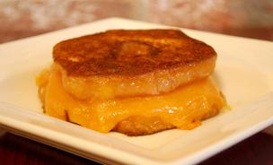 tom-and-chees-grilledcheese-donut*304.jpg