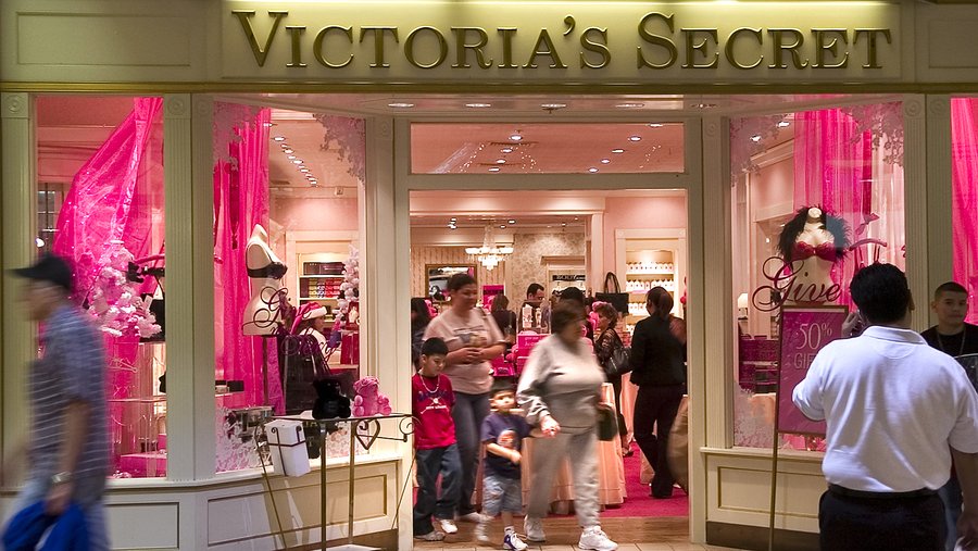 Victoria's Secret opens it's first ever store in India and its paradise for  the modern women