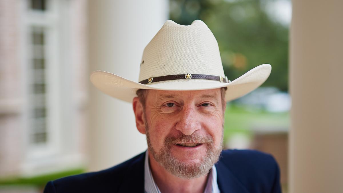 Video With 1,500+ stores under his belt, Sport Clips founder Gordon