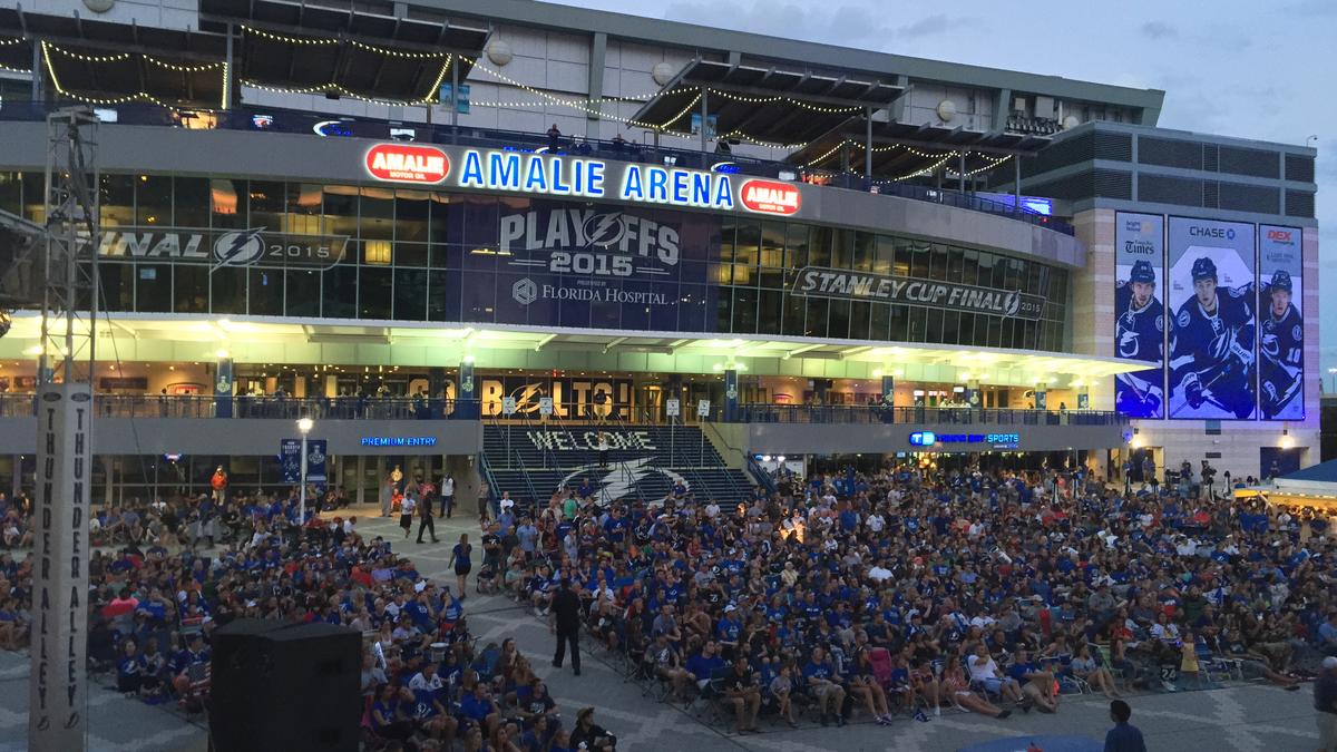 Tampa Bay Lightning fans take to Ybor City for watch party 