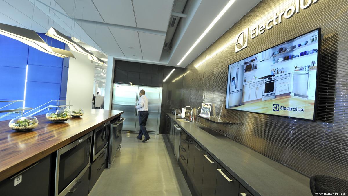 Electrolux AB has agreed to pay General Electric Corp. a 175 million