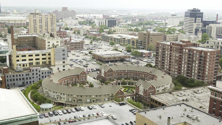 Crescent Centre In Downtown Louisville S For 22 Million The Crescent Centre A 209 Unit Apartment Complex In Downtown Louisville Was Scooped