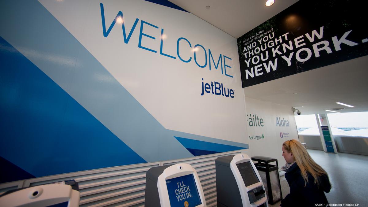 JetBlue joins the pack in charging bag fees, leaves Southwest as only