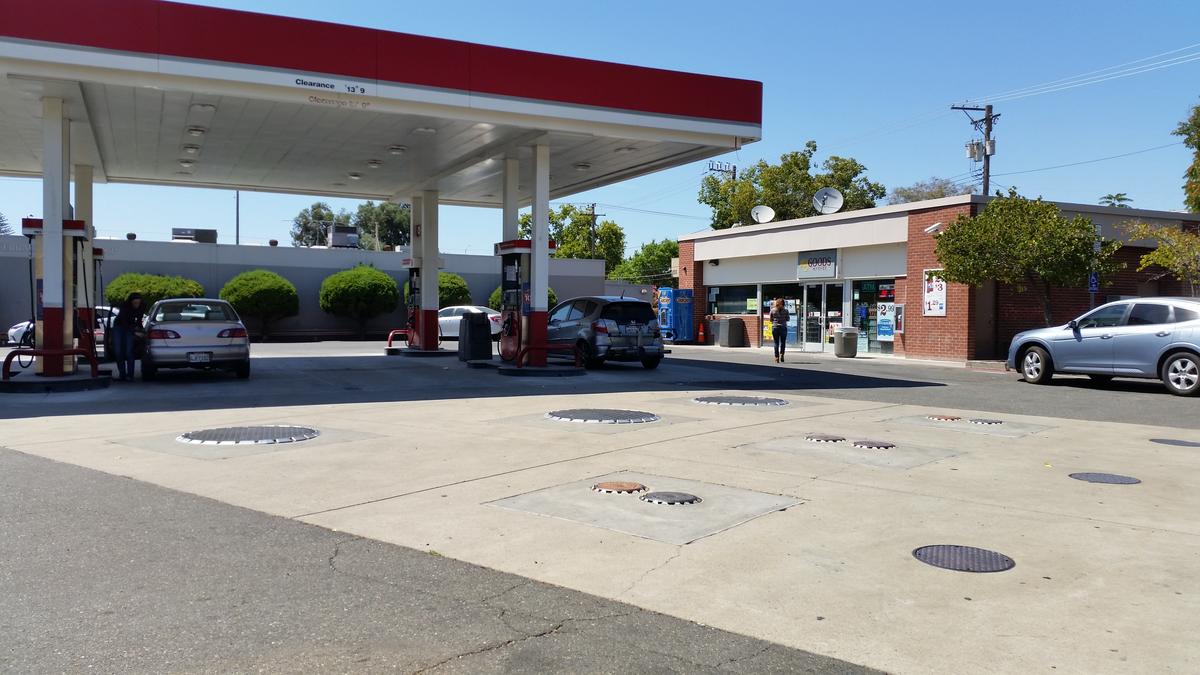 Four gas stations trade hands in huge Western portfolio sale