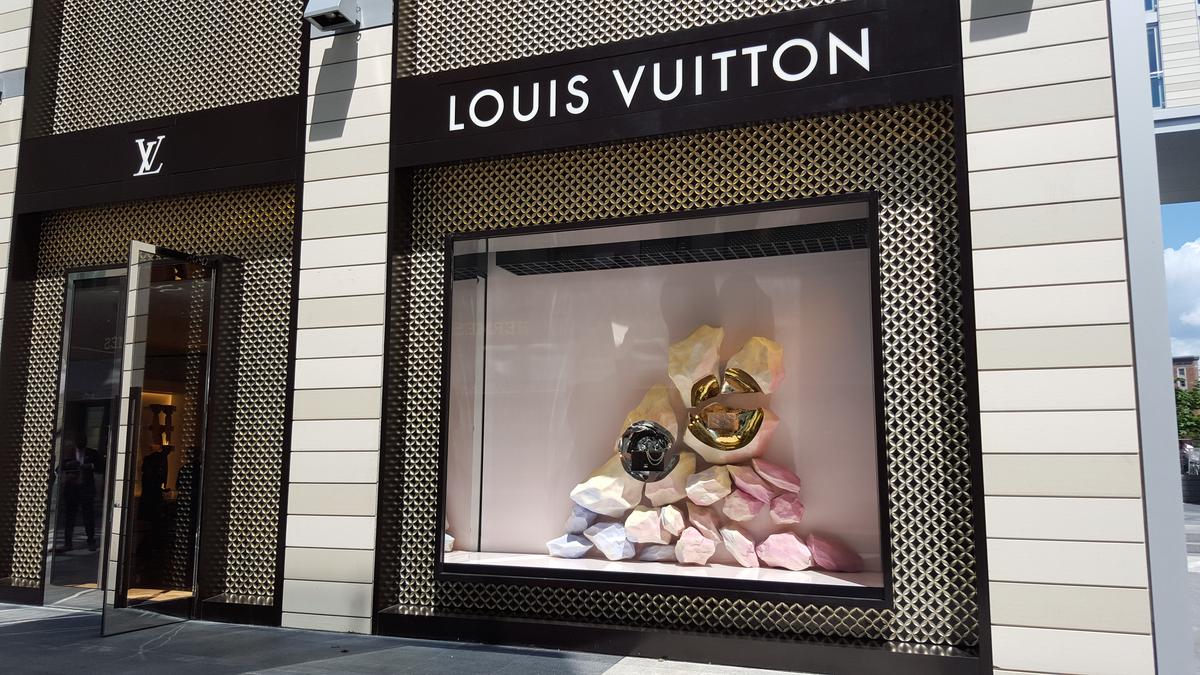 Louis Vuitton finally CityCenterDC - Business