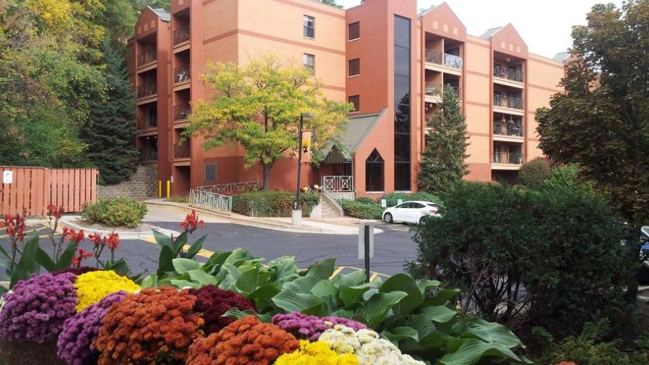 Waukesha apartment complex sold for 29 million Milwaukee Business