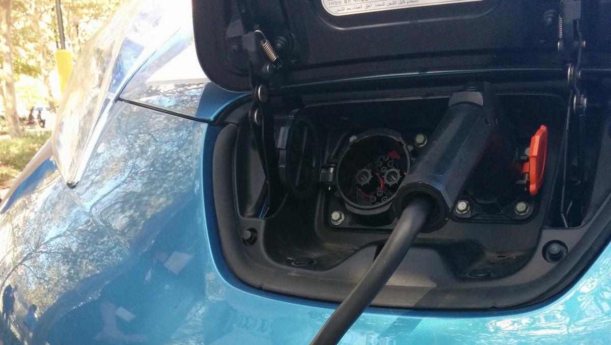 Baltimore to test electric car fleet, add charging stations Baltimore