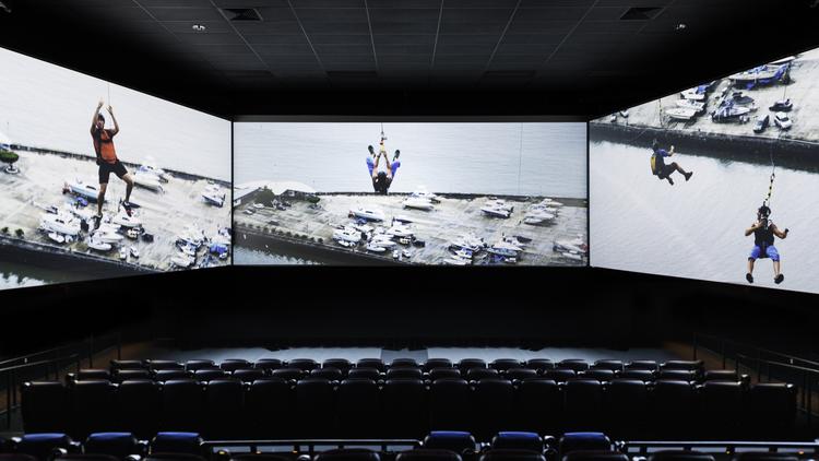 Movie Theaters Evolving with Panoramic Screens! Barcoescapedevinsupertramp*750xx5783-3261-0-677