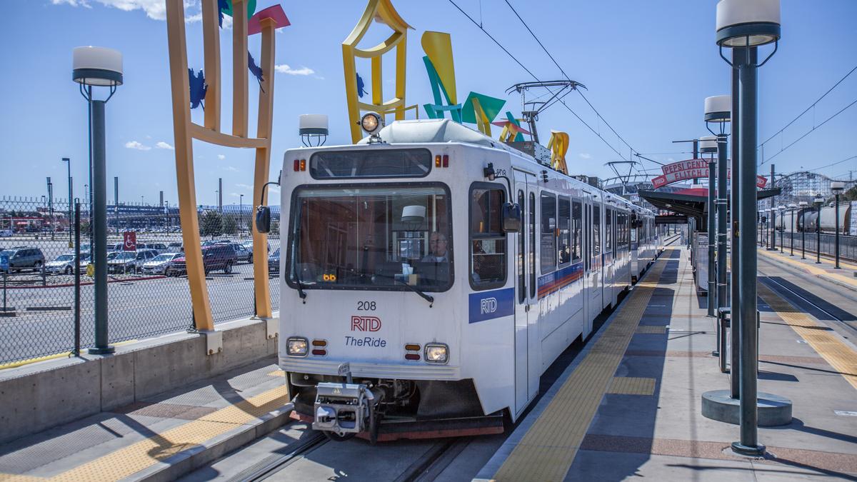 are dogs allowed on rtd trains