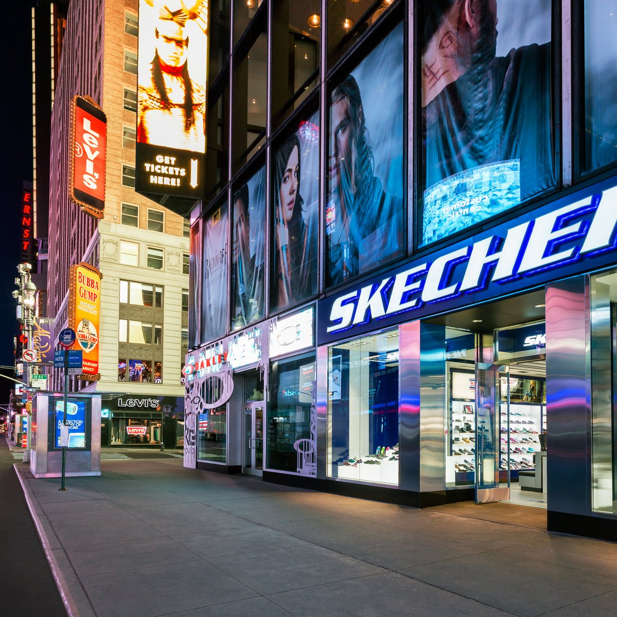 Skechers store 2025 downtown chicago