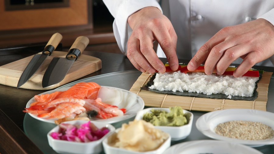 Celebrity chef Anthony Bourdain says NYC's sushi glovewearing mandate