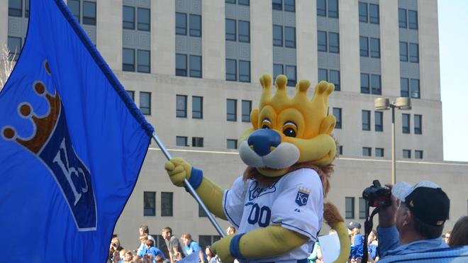 Royals madness descends on Union Station - Kansas City Business Journal