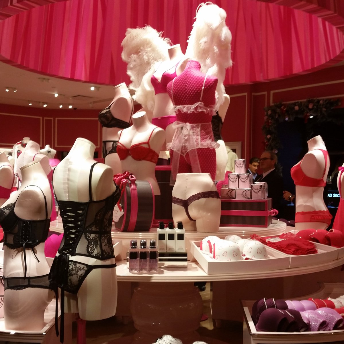 Victoria's Secret cutting 200 jobs in Columbus and New York