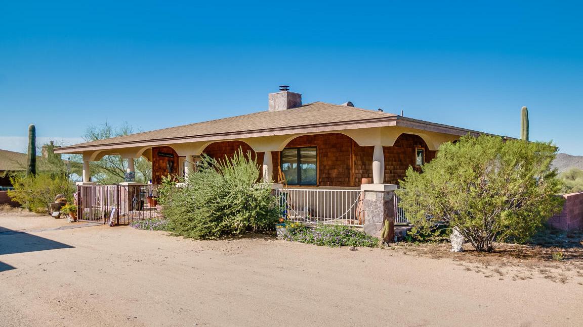 Cave Creek horse ranch on the market for 4.2 million (PHOTOS