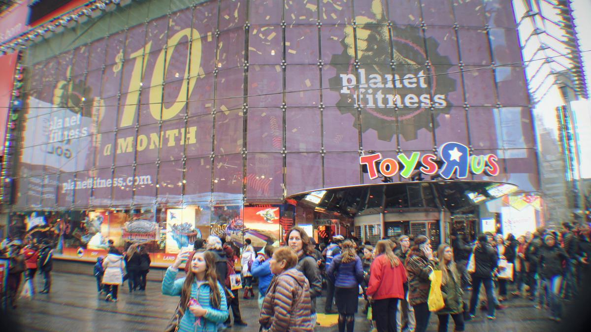 Toys r us times square sale ferris wheel