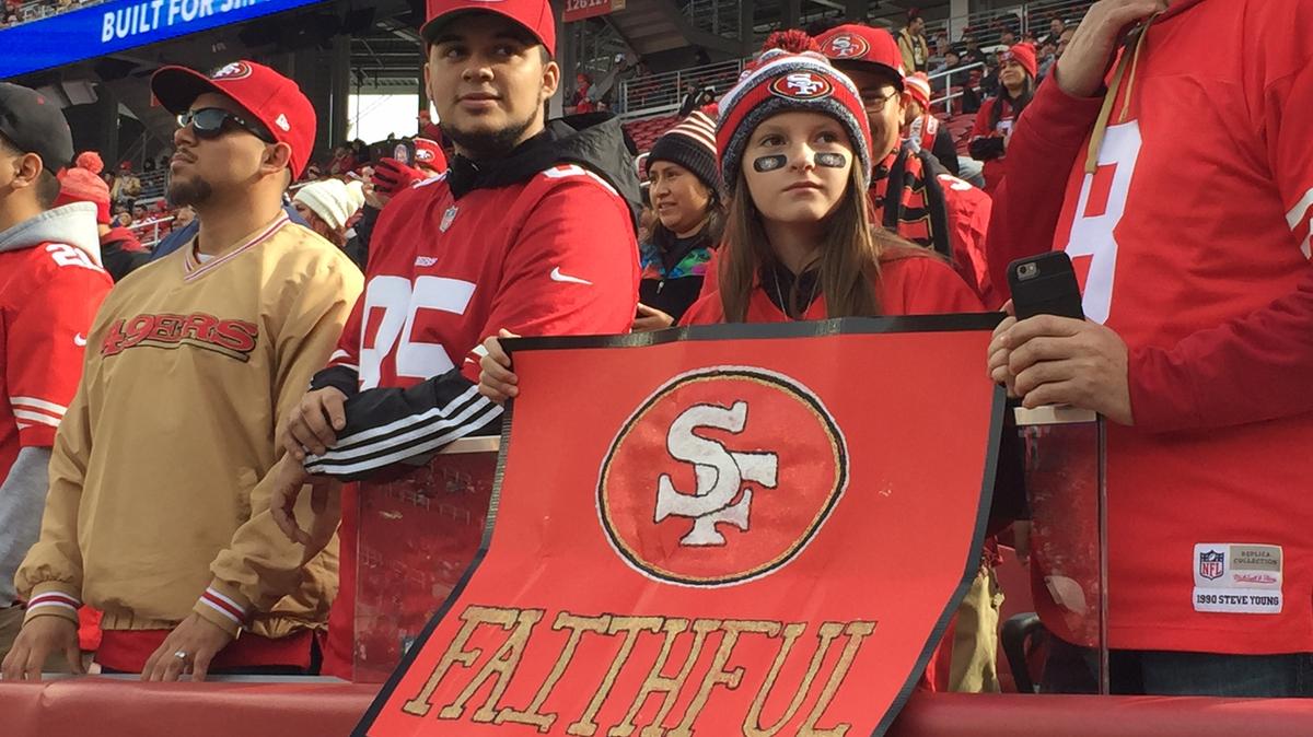 49ers fan meetup in LA pokes fun at Rams with giveaway