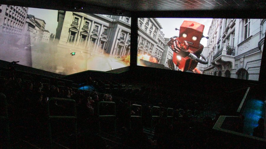 ドリーム・シアター Scenes from 30 Degrees ScreenX lights up cinema walls in Los Angeles - L.A.