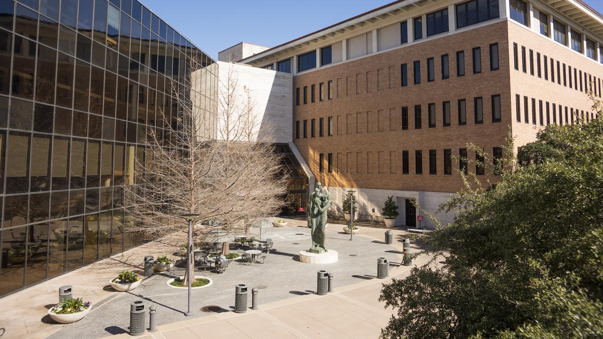 MBA from UT eventually pays median of $147,000 per year, report says -  Austin Business Journal