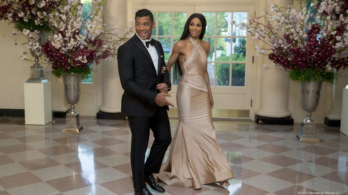 ciara-and-kids-cheer-on-russell-wilson-from-home-go-daddy