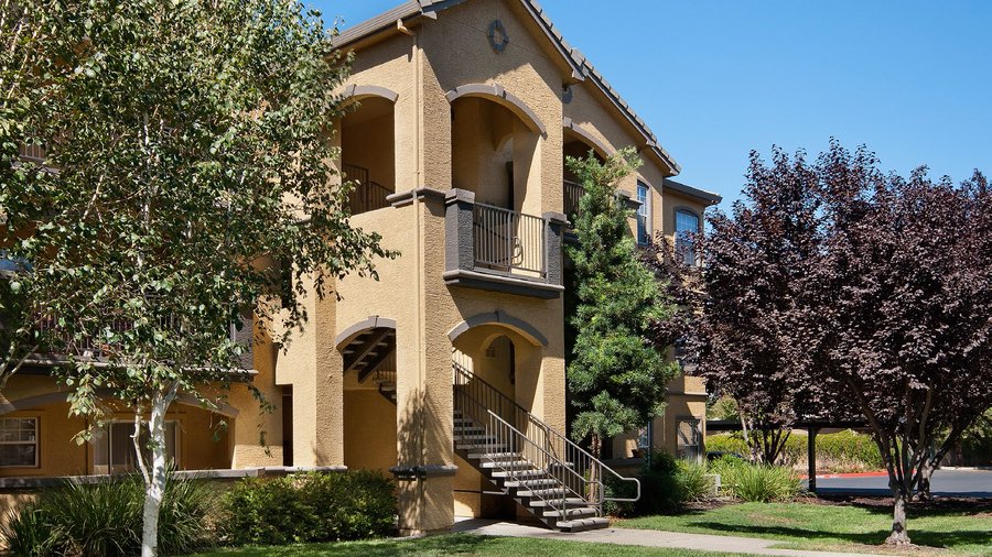 Oakmont Properties acquires apartment complexes in Roseville, Folsom