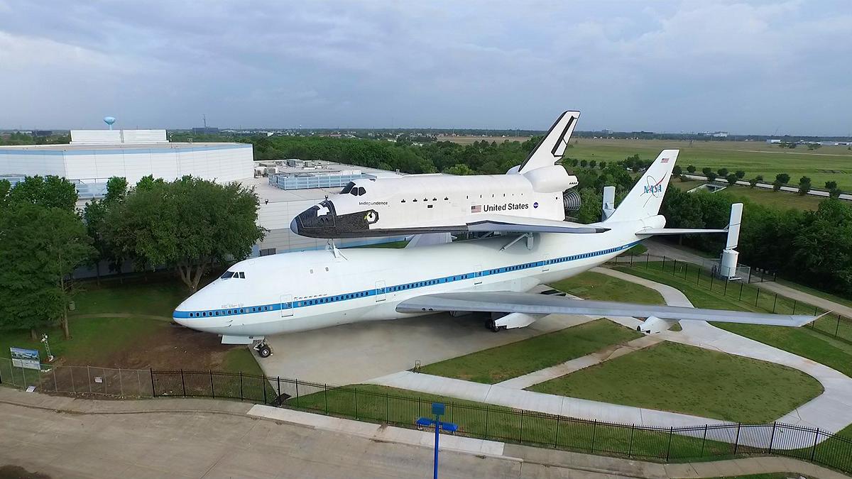 houston space center space shuttle