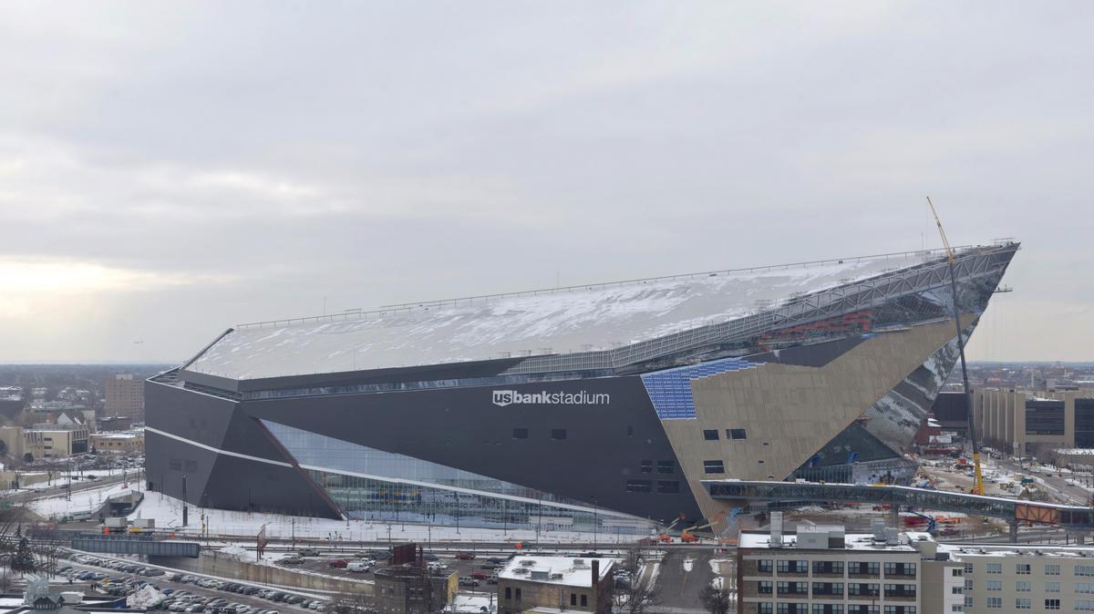 Minnesota Vikings' eager fans return to U.S. Bank Stadium for fake snow,  hype video and football