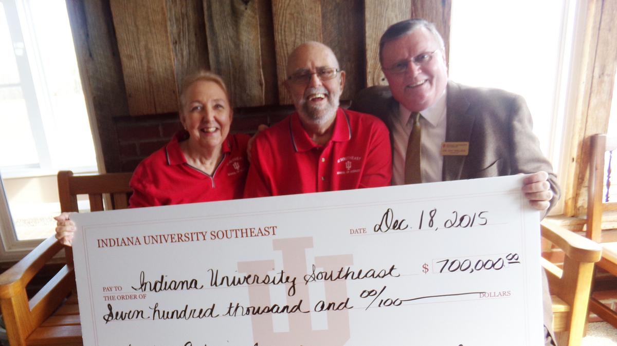 Indiana University Southeast benefactor Carlton Sanders dies
