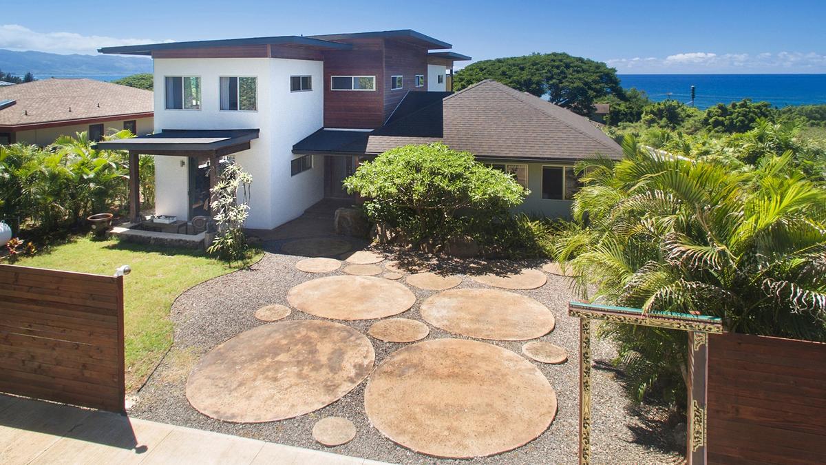Sales of luxury homes on Oahu up 19 so far in 2016, report says