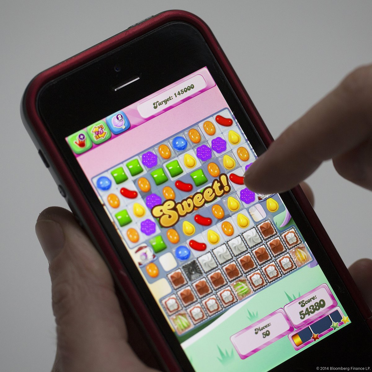 Collect energy points to compete - Candy Crush Soda Saga