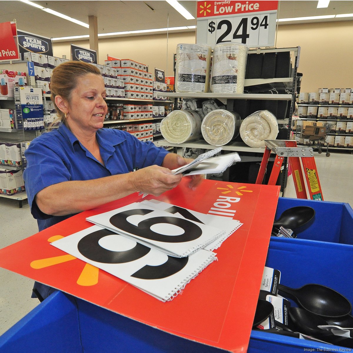 Walmart-shadowed center in Orlando up for sale