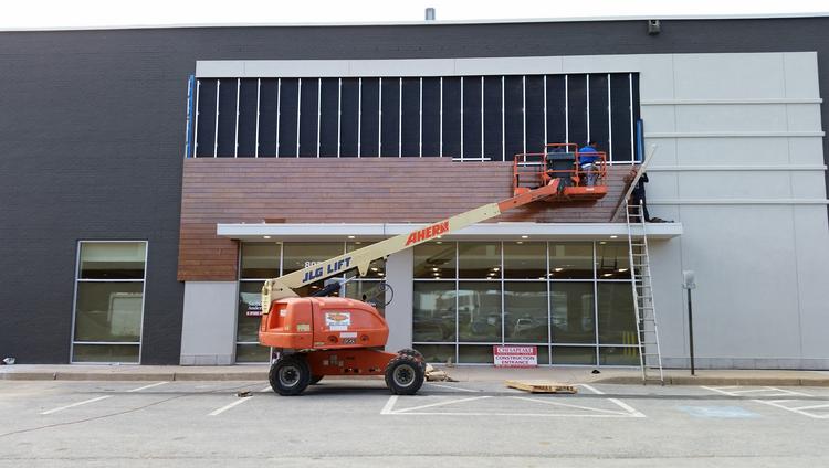 Stebbins Anderson Reinventing Itself With Smaller In S Workers Put Finishing Touches On New Stebbins Anderson At The S Kenilworth Monday