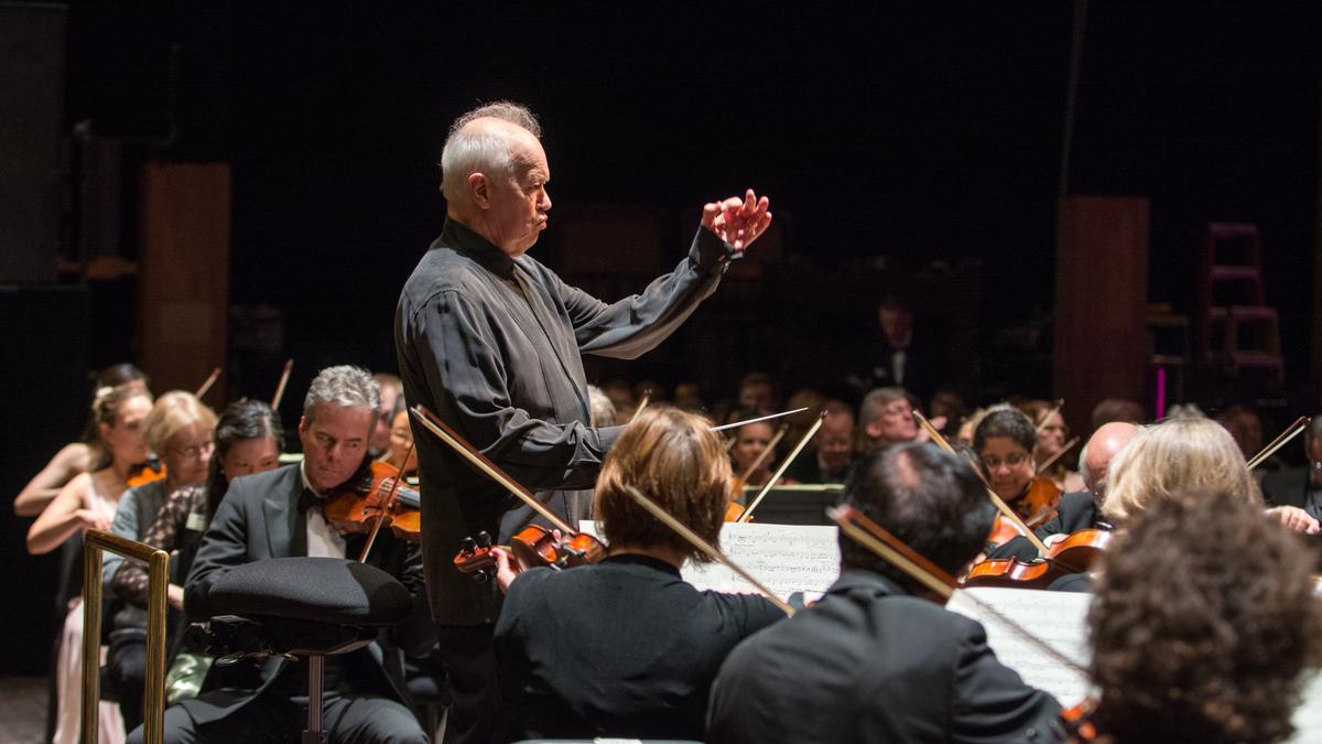 milwaukee symphony orchestra strikes a balanced budget for third