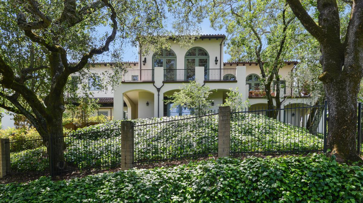 Inside Steph Curry's $3.9 million California home for sale (PHOTOS