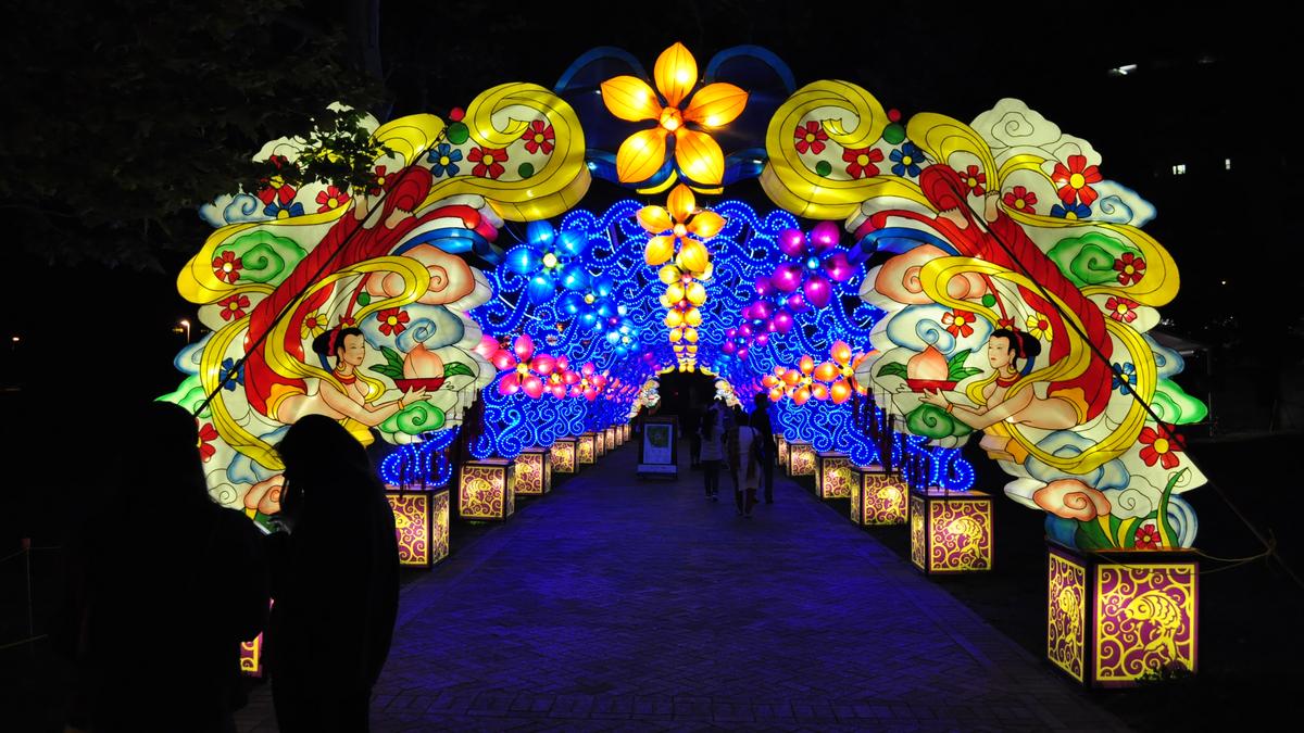 Chinese Lantern Festival attracts 25K to Franklin Square in first month