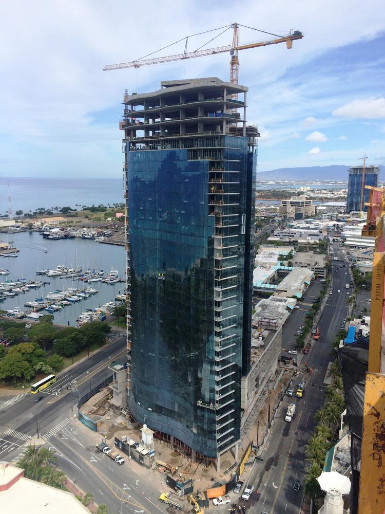 Howard Hughes' first Honolulu tower in Ward Village tops off Pacific