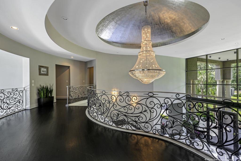 Texas Mansion with Three-Story Closet Lists for $7 Million – Robb