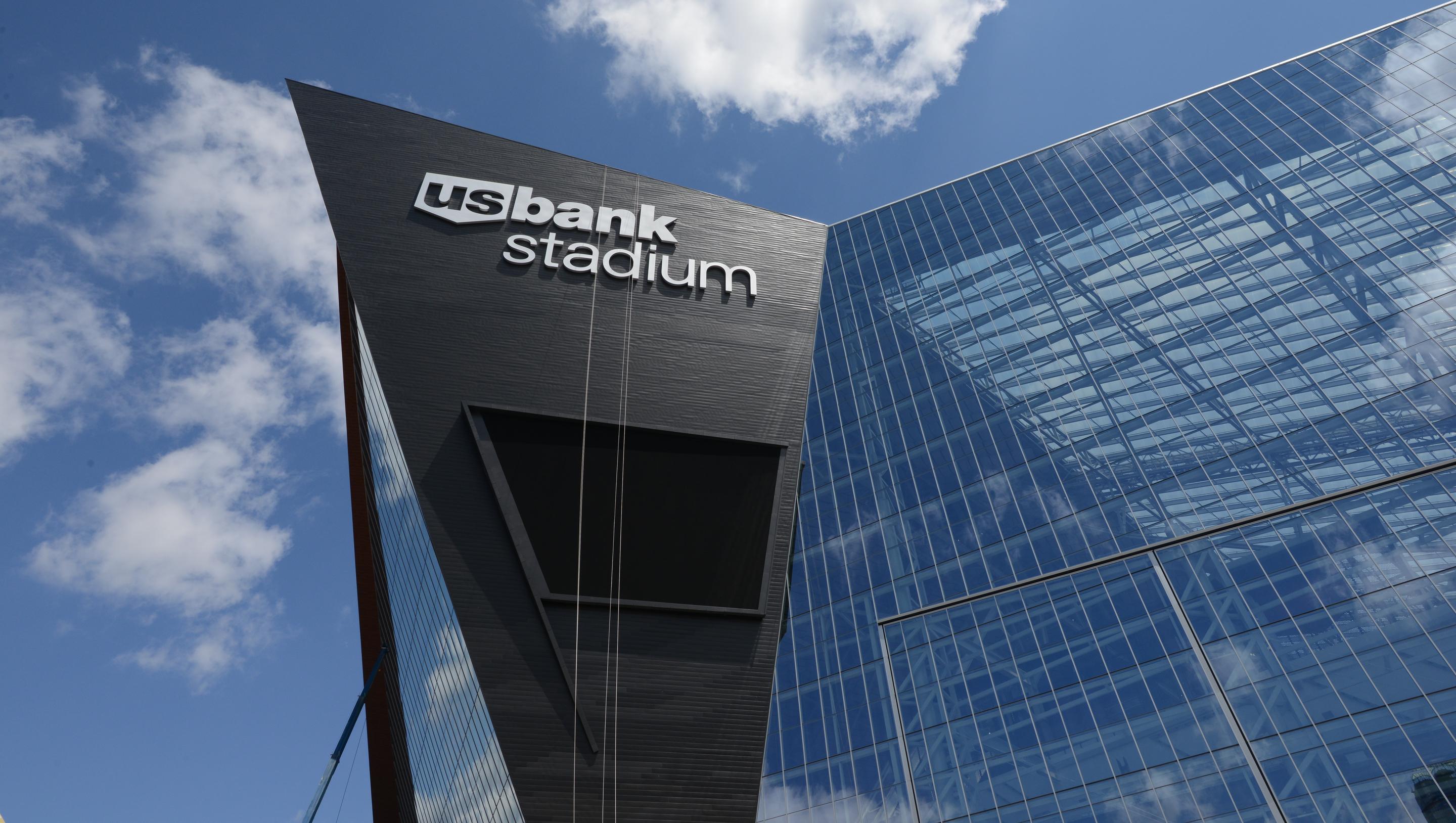 Vikings open U.S. Bank Stadium with ceremony, fireworks