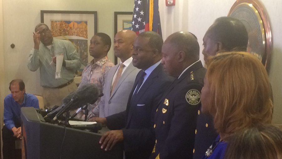 Kasim Reed Atlanta Mayor Kasim Reed, cabinet meet with Black Lives Matter leaders ...