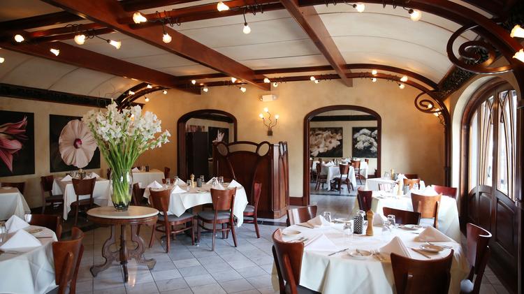 Where To Find The Best Bargains During Queen S Feast Charlotte Carpe M In Elizabeth Serves New America Cuisine For An Average Cost Per Person