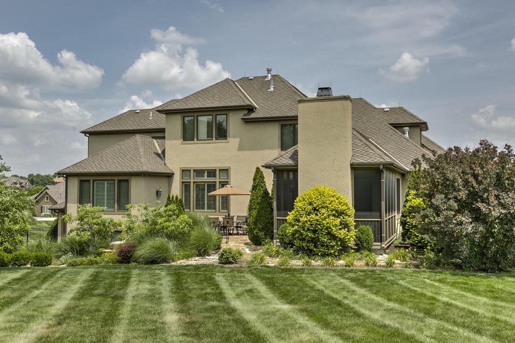 Amazing Wolf Valley Estates Home! Wolf Valley Estates Kansas City