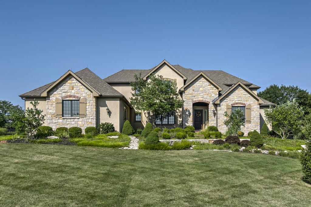 Amazing Wolf Valley Estates Home! Wolf Valley Estates Kansas City